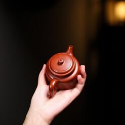 Ấm Trà Tử Sa Đại Hồng Bào Dáng Đức Trung DT004 quai ấm được thiết kế đơn giản