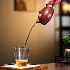 Hương vị trà được trọn vẹn hơn khi pha trong ấm tử sa Chu Nê