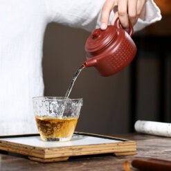 Ấm Tử Sa Dáng Đức Trung Đại Hồng Bào DT005 vòi ấm có dòng chảy mạnh, ngắt nước tốt