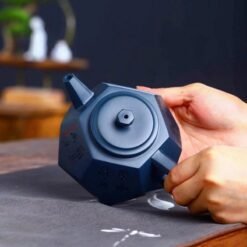 Sáu cạnh tượng trưng cho 6 phương trời