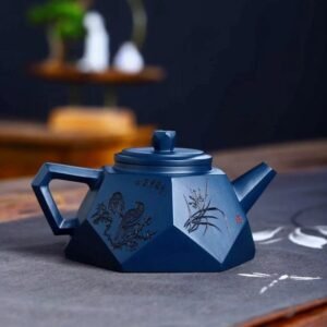 Ấm tử sa Tứ Phương có tên gọi xuất phát từ hình dáng của ấm