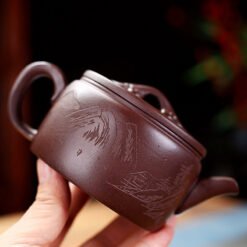 Thiết kế tay cầm và vòi ấm trang nhã