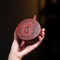 Ấm Trà Tử Sa Tử Nê Dáng Hán Ngõa HN005 quai ấm được thiết kế vòng cung, có lỗ thoát khí