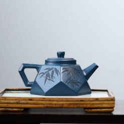 Dáng ấm tử sa Tứ Phương độc đáo